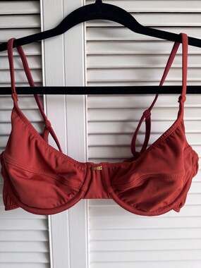 Gooseberry Seaside So Chic Sculpting Underwire Bikini Top in Rum